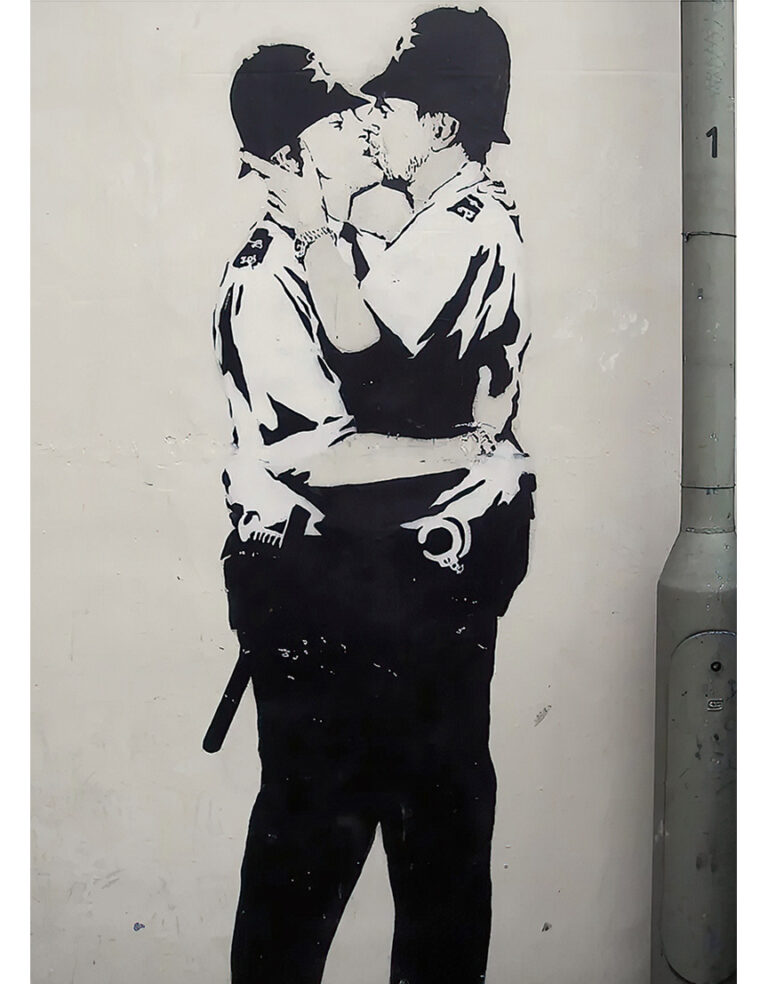 Banksy Kissing coppers